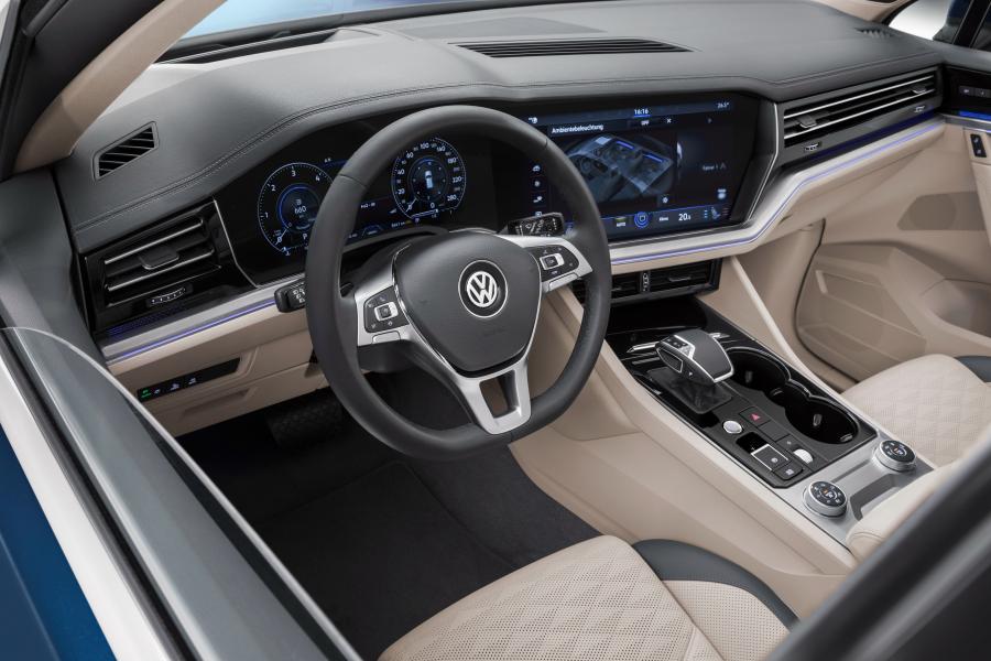 Панель приборов Volkswagen Touareg V6 TDI Elegance 2018 года  (WW) (фото 39 из 46)